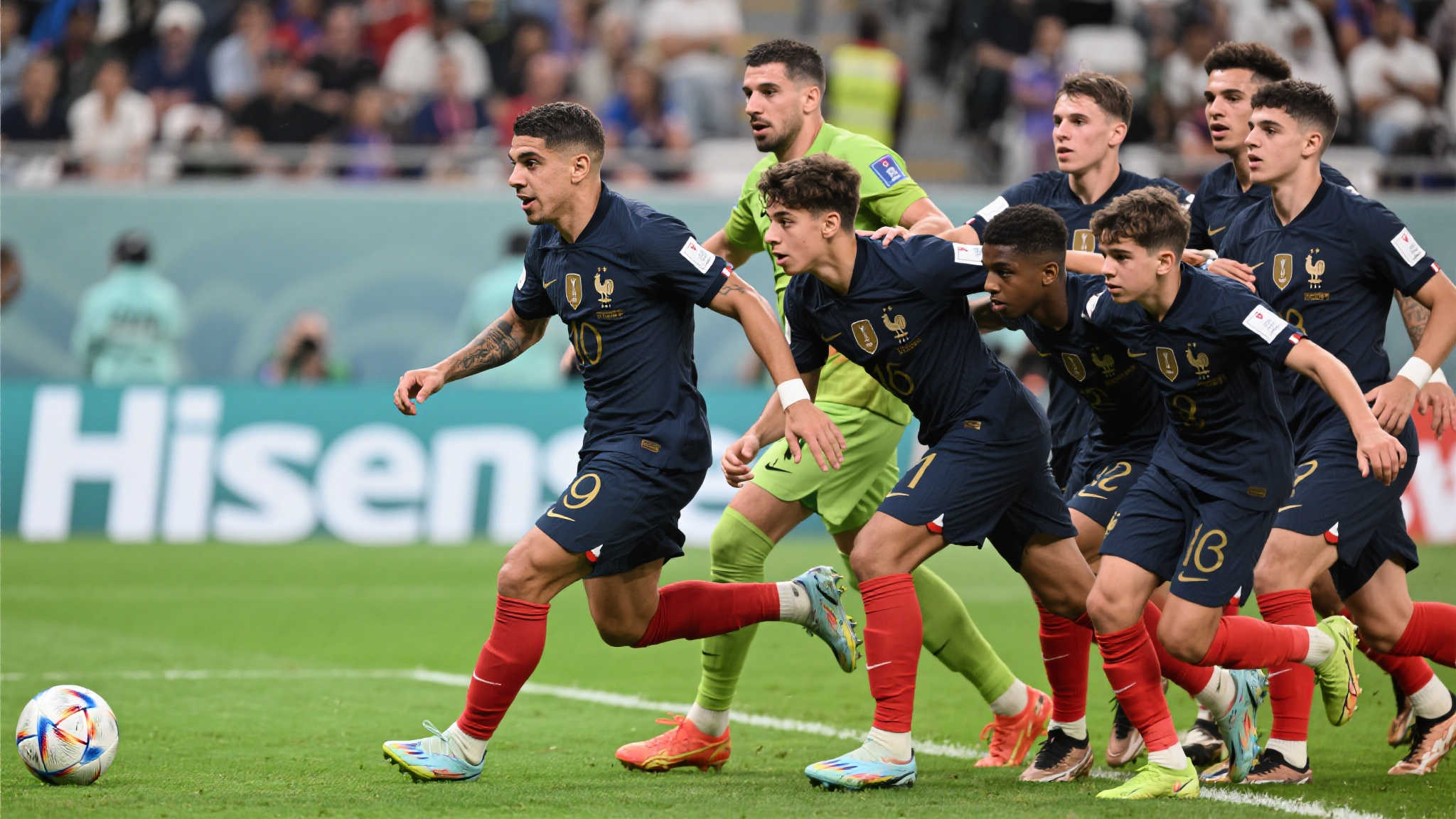 欧冠表现解析:巴黎国米领衔,巴萨枪手表现优异 值得关注的是,与过往依赖单核进攻不同,本届赛事中大